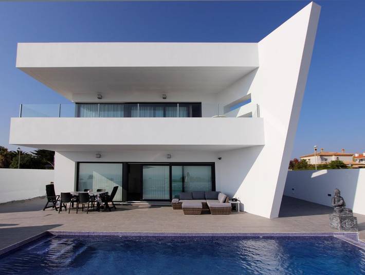 Villa voor 8 personen, with balkon and uitzicht op zee as well as zwembad, kindvriendelijk in Conil de la Frontera