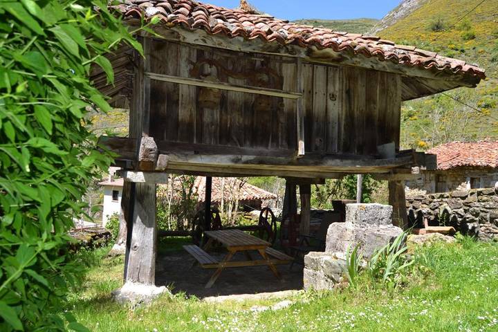 Casa rural para 6 personas, con Balcón y Terraza además de Jardín y Vistas en Parque Natural de Somiedo - 4
