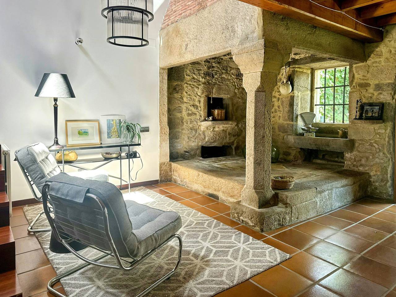 Casa de piedra gallega con hórreo y jardín in Teo , Provincia de La Coruña