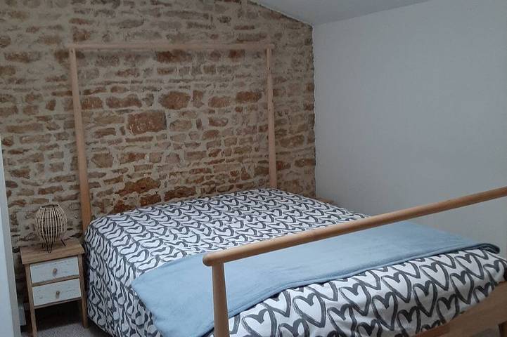 Location de vacances pour 8 personnes, avec jardin et terrasse, animaux acceptés à La Chapelle-Thémer - 4