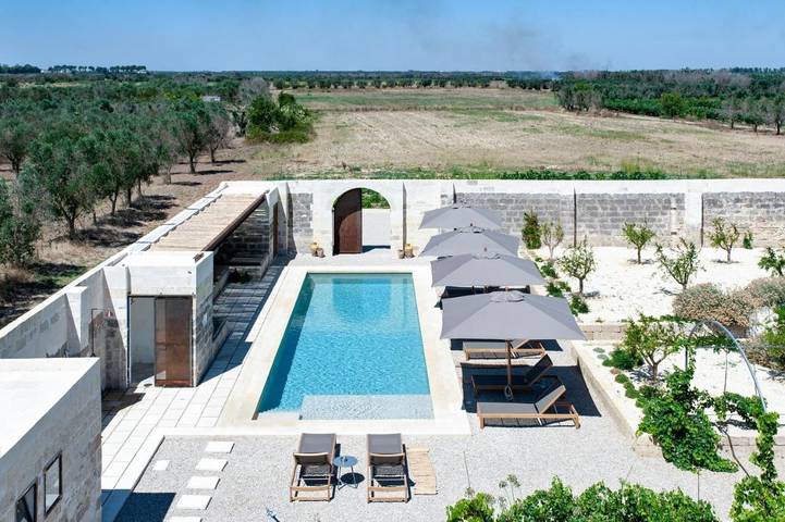Villa per 14 persone, con panorama e giardino nonché piscina, con animali domestici a Salice Salentino