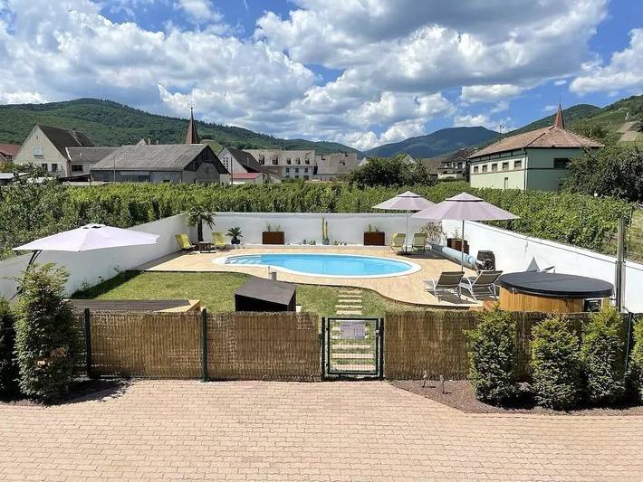 Gîte pour 12 personnes, avec jardin et piscine ainsi que terrasse et jacuzzi à Ammerschwihr - 3