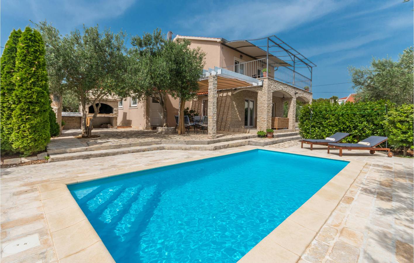 Apartment am Meer mit Pool, Terrasse und Küche in der Nähe von Dobropoljana in Dobropoljana, Pasman