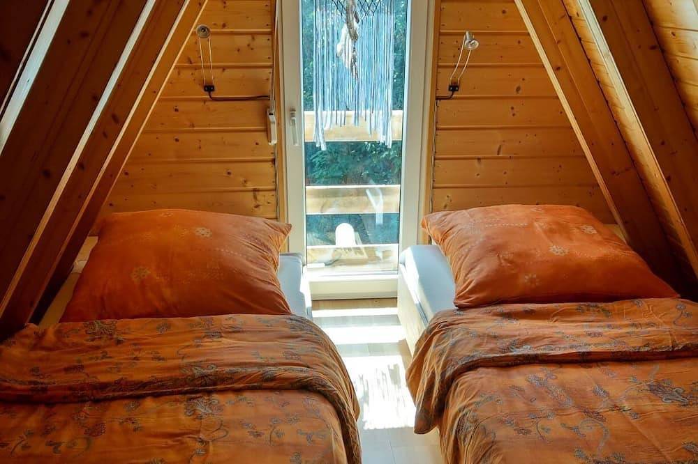 Sonniges, gemütliches Nurdach - Ferienhaus mit Waldlichtungs-Feeling und Wlan in Gossersweiler-Stein, Trifelsland