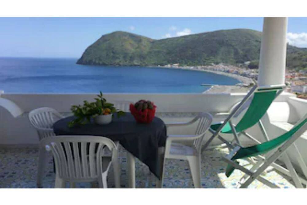 Ganze Wohnung, Mela House in Canneto - Sea and Aeolian Islands View from Lipari in Lipari