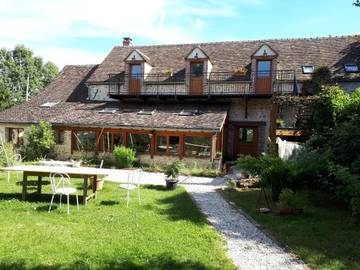 Maison d’hôte pour 3 personnes, avec terrasse ainsi que jardin et vue, animaux acceptés à Jouy (Yonne)