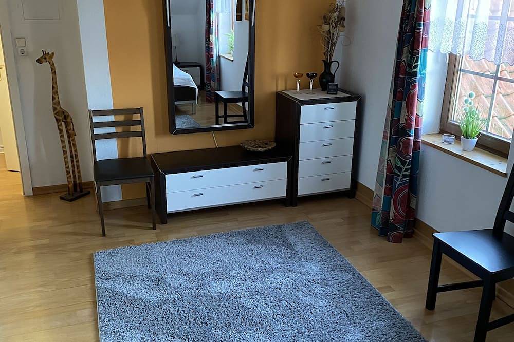 Ganze Wohnung, Große gemütliche Ferienwohnung auf 2 Etagen 230qm mit Terrasse und Balkon. in Rodewald, Aller-Leine-Tal