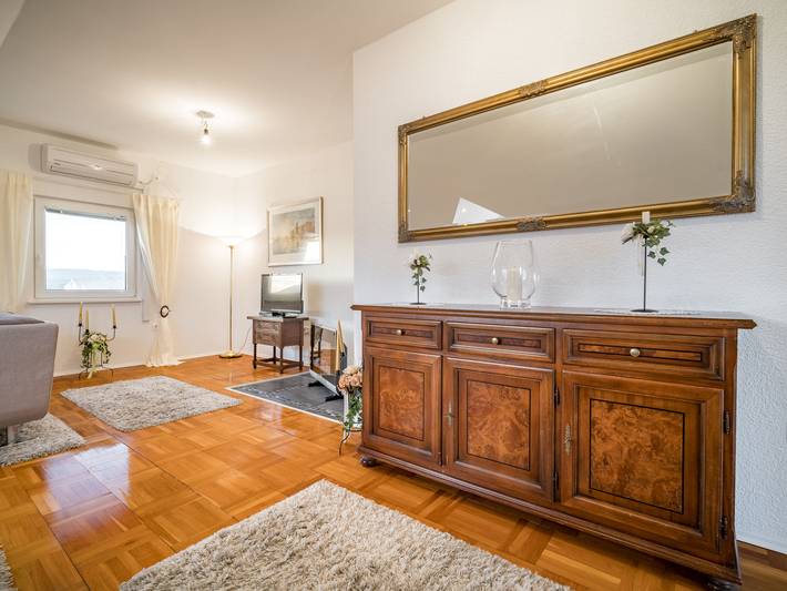Ferienwohnung für 6 Personen, mit Terrasse und Garten in Sukosan - 4