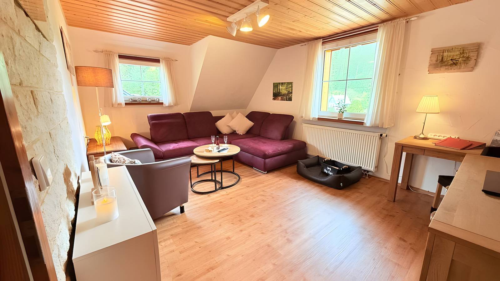 Ganze Wohnung, Ferienwwohnung 'Waldblick, 75 qm' mit umzäunten Garten, Grill , Wlan, ruhige Waldrandlage in Enzklösterle, Nordschwarzwald
