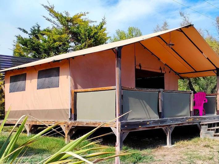 Camping Tikayan Félix de la Bastide - Canvas and wooden tent 5 persons - Tent Lodge Kenya. (no shower room) in Saint-Mitre-les-Remparts, Mediterranean Coast (France)