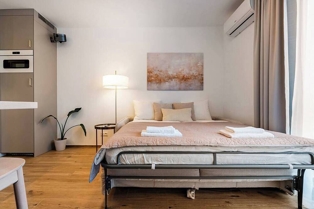 Ganze Wohnung, New Bright & Quiet Central Studio – Top Floor in Bratislava, Bratislava und Umgebung