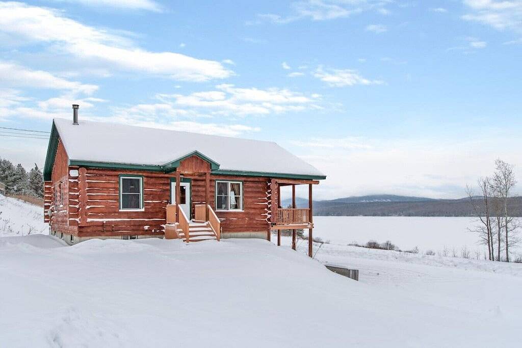 Atemberaubend am See, moderne echte Blockhütte in Pittsburg (nh), Coös County