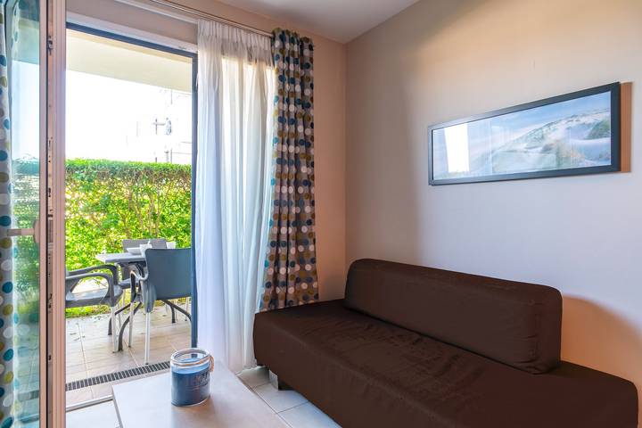 Gîte pour 4 personnes, avec piscine ainsi que terrasse et jardin dans Plage Sables Blancs - 2