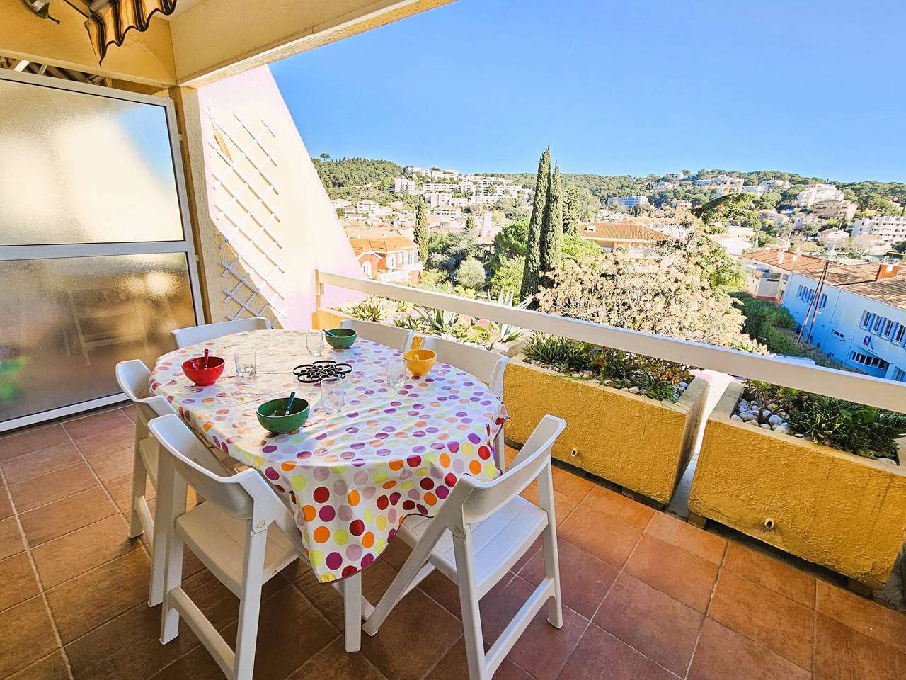 Apartamento vacacional entero, En el corazón del pueblo, capacidad para 6 in Saint-Mandrier-sur-Mer, Region de Toulon