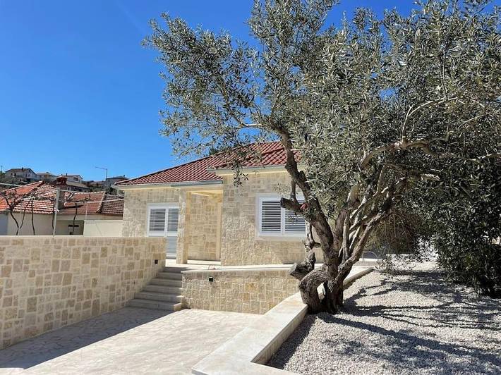 Villa pour 4 personnes, avec terrasse ainsi que jacuzzi et jardin à Kali - 2