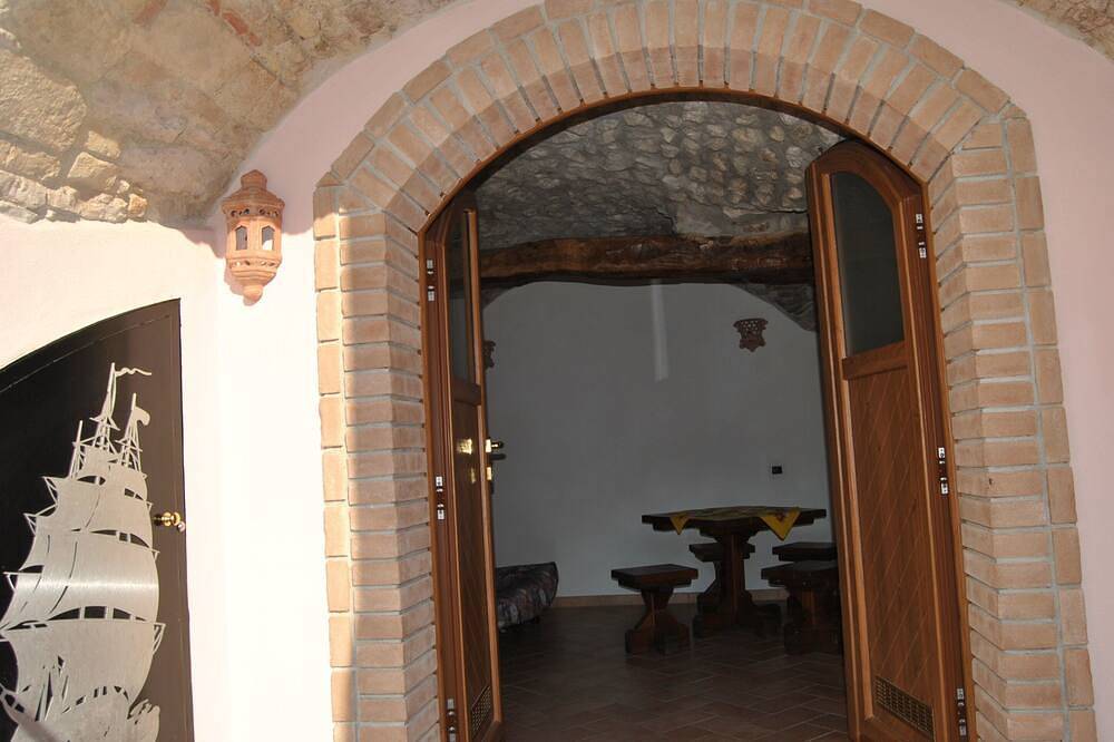 Romantic Super Price cottage from September 20 to 28 near beach Garage. in Cassone di Malcesine, Malcesine