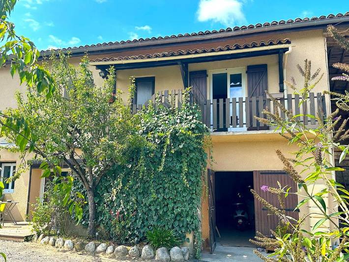 Appart’hôtel pour 5 personnes, avec piscine ainsi que vue et jardin