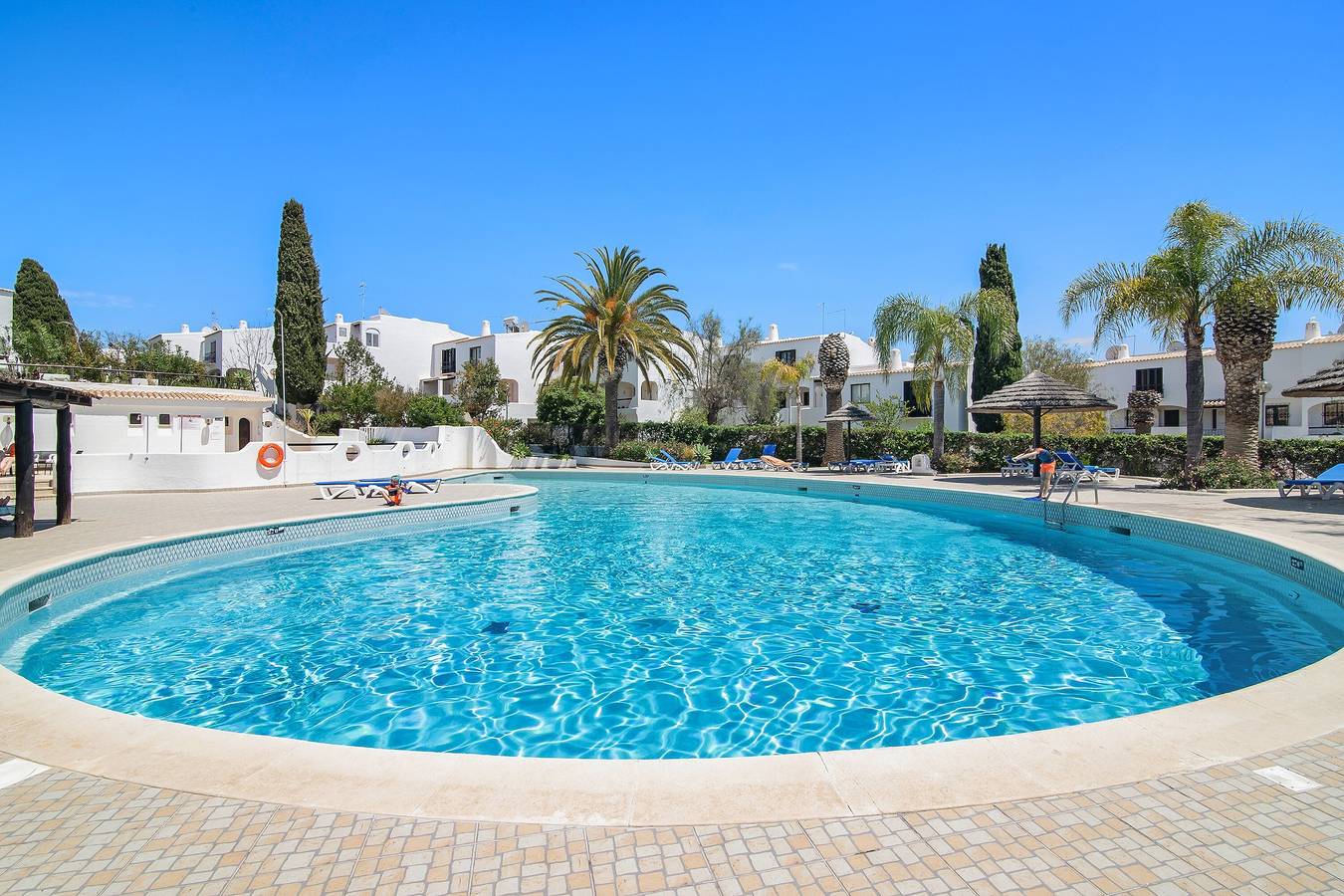 Entire apartment, Apartment 'São Rafael Praia' with Sea View, Shared Pool & Wi-Fi in Albufeira, Faro District