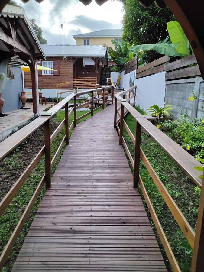 Location de vacances pour 2 personnes, avec jardin et vue à Les Abymes