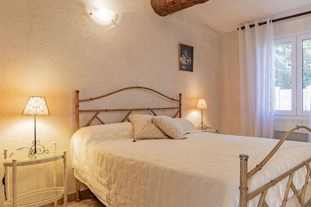 Cucuron by Interhome in Cucuron, Parque natural regional del Luberon
