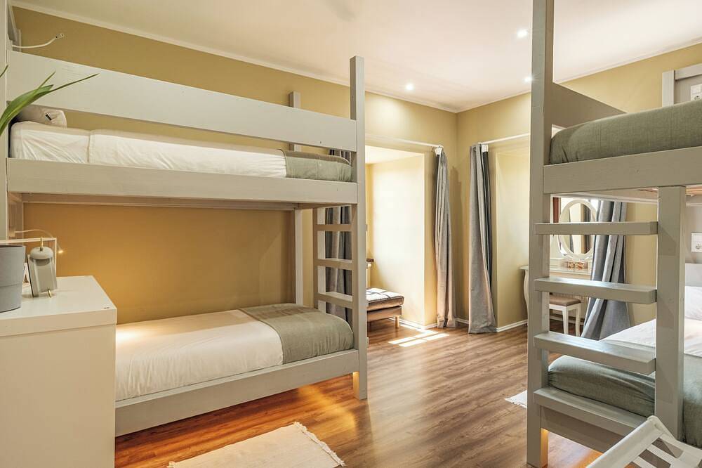 Ganze Wohnung, Rhein Haven - 125m² Wohlfühl-Appartement, Ideal für Familien & Teams + Parkplatz in Frechen, Rhein-Erft-Kreis