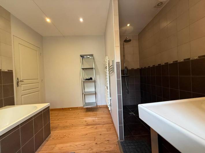 Maison de vacances pour 18 personnes, avec jardin et jacuzzi, adapté aux familles en Haute-Loire - 3