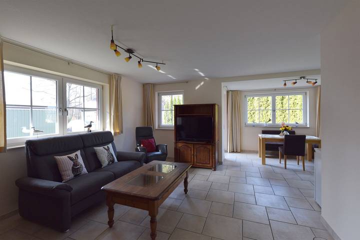 Apartamento entero, Gemütliche Fewo bis 2 P., ruhig am Waldrand, WLAN, Parkplatz, Haustiere erlaubt in Prerow, Peninsula Fischland - Darss - Zingst