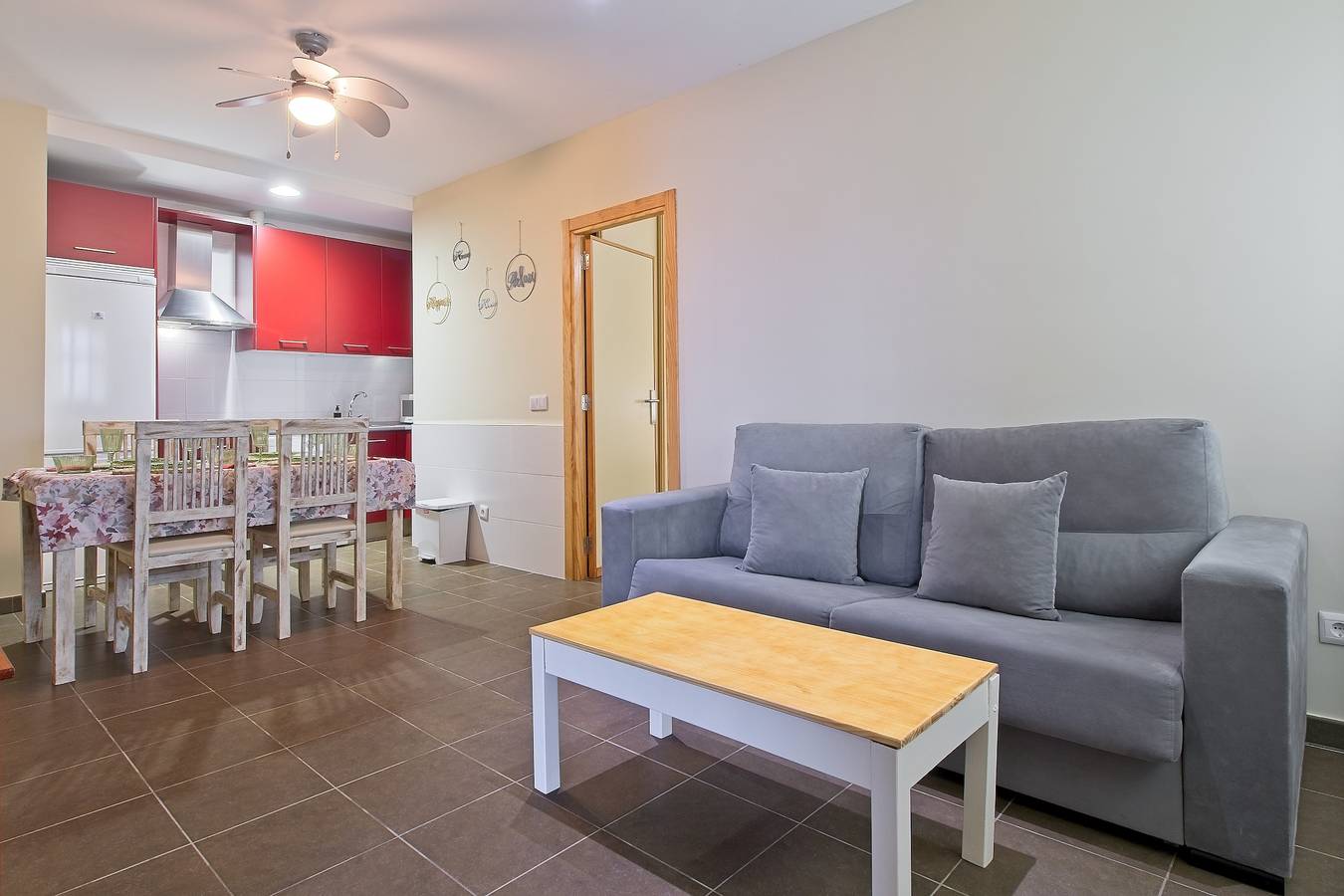 Ganze Wohnung, Ferienwohnung 'Sardón De Los Frailes' mit Gemeinschaftspool, Gemeinschaftsgarten und Wi-Fi in Sardón de los Frailes, Salamanca Provinz