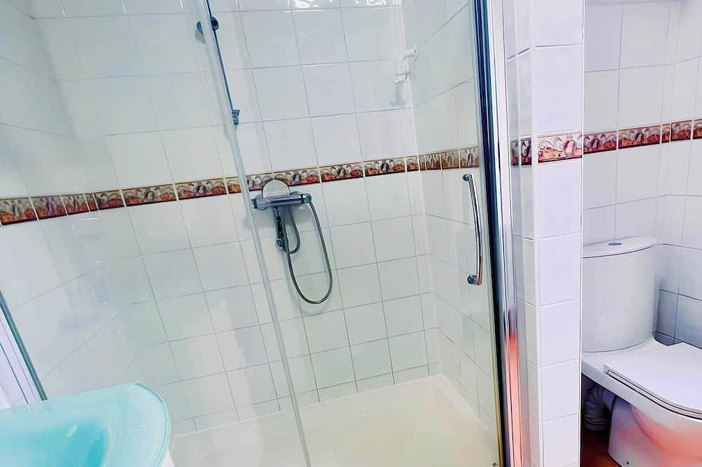 A 4-bed house, for families / groups seeking comfort. 45mins to central London. in Elstree and Borehamwood, Hertfordshire