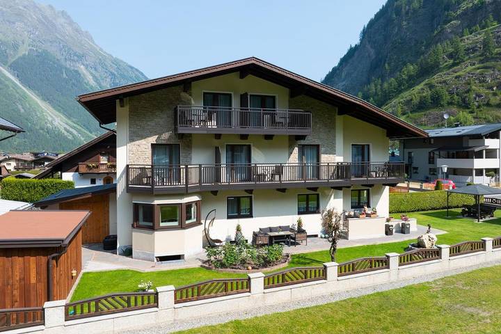 B&B für 2 Personen, mit Terrasse und Garten sowie Ausblick in Huben