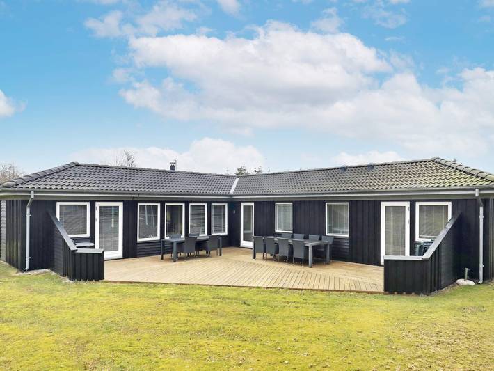 Ferieudlejning for 8 personer, med Jacuzzi og Terrasse såvel som Have og Sauna i Aalborg Kommune
