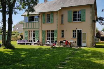 Location de vacances pour 8 personnes, avec terrasse et jardin à Hermanville-sur-Mer