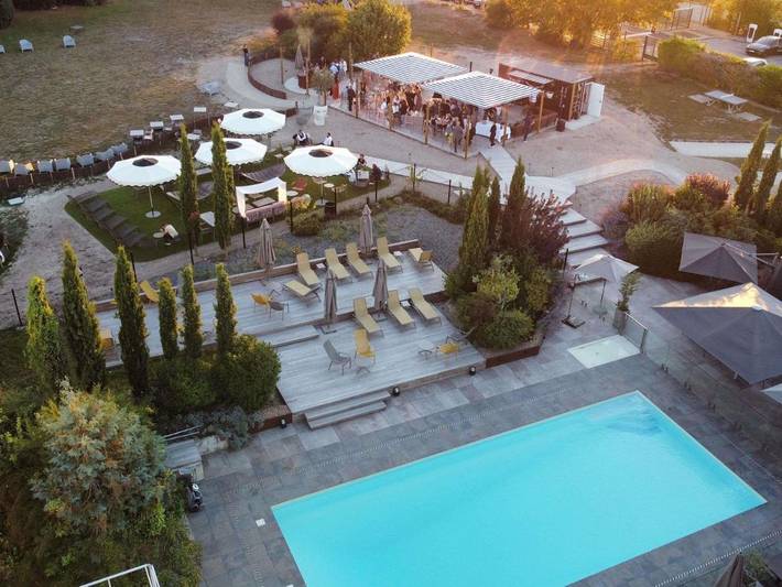 Hôtel pour 3 personnes, avec Terrasse ainsi que Jardin et Piscine à Tinqueux