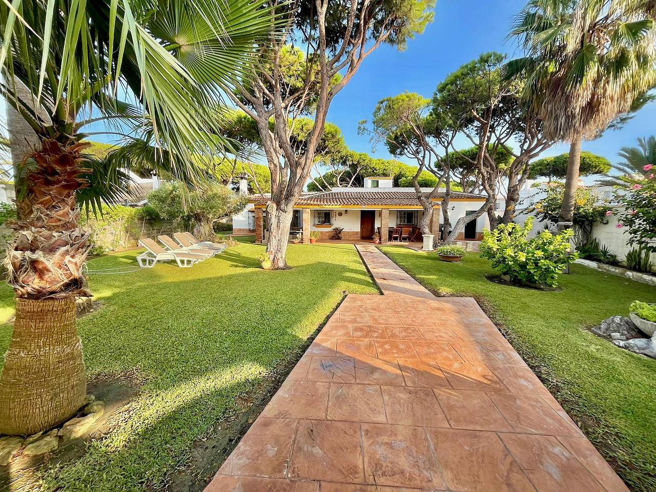 Villa Salina in Playa La Barrosa, Chiclana de la Frontera