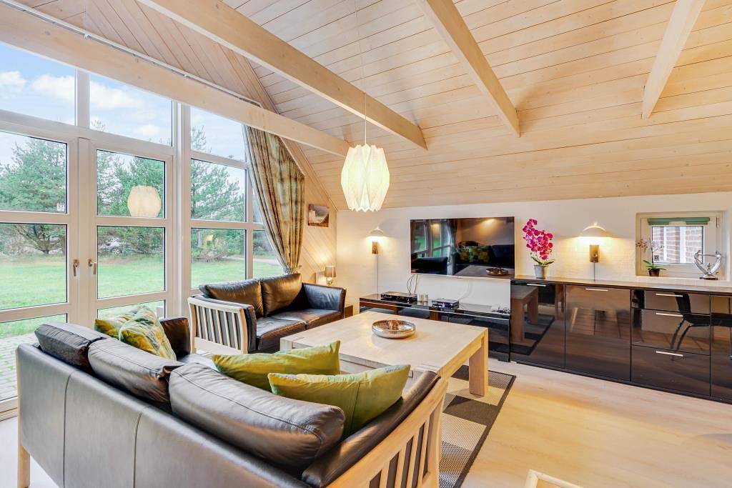 Klassisches Poolhaus mit Sauna und Whirlpool für 10 Personen in Nørre Nebel, Varde