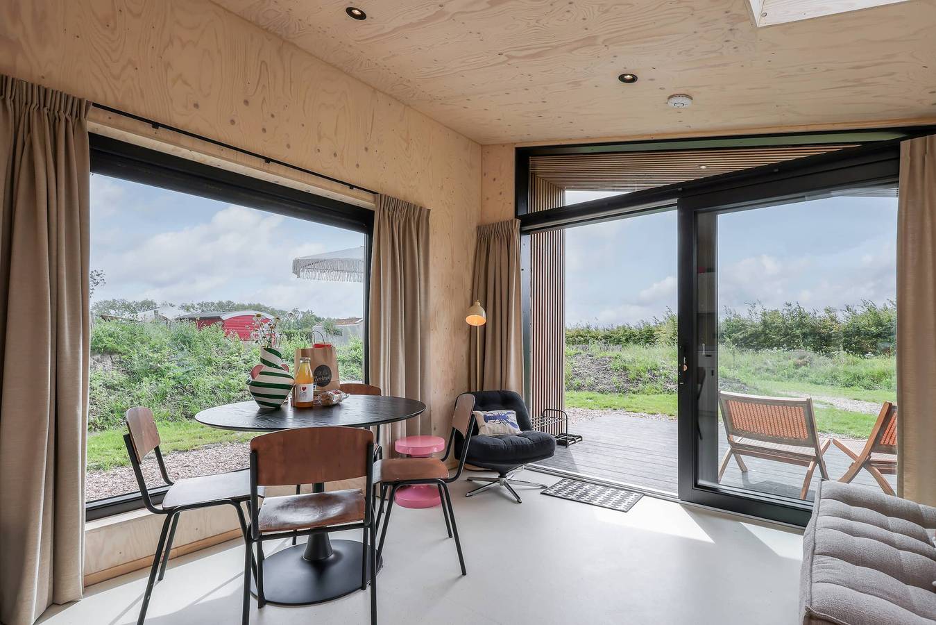 Spacious tiny house with mezzanine in Westkapelle | Zeeuwse Liefde – Tiny House 15 in Westkapelle, Walcheren