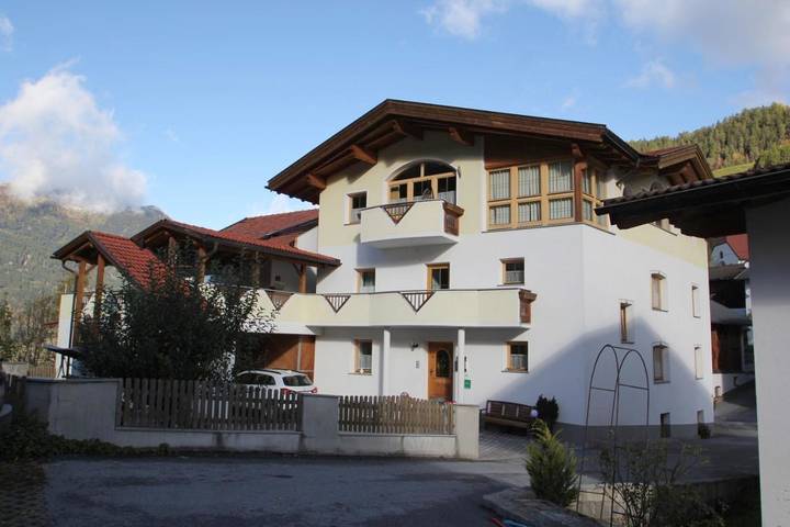 Ferienwohnung für 4 Personen, mit Balkon und Terrasse sowie Garten und Ausblick in Kauns - 2