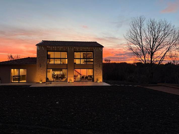 Maison de vacances pour 10 personnes, avec jardin ainsi que jacuzzi et terrasse