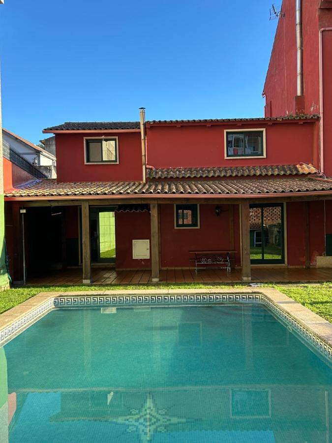 Ferienhaus für 8 Personen, mit Whirlpool und Terrasse sowie Garten und Pool
