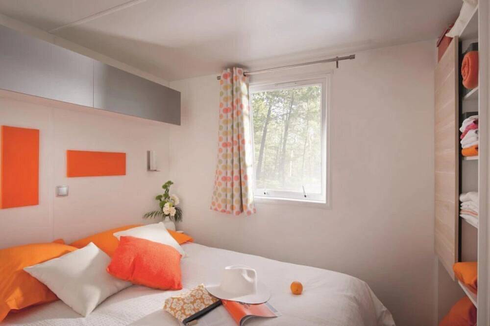 Zecamping 4* piscine chauffée 2km plage chiens acceptés locatif Tv in Saint-Trojan-les-Bains, Côte de Beauté