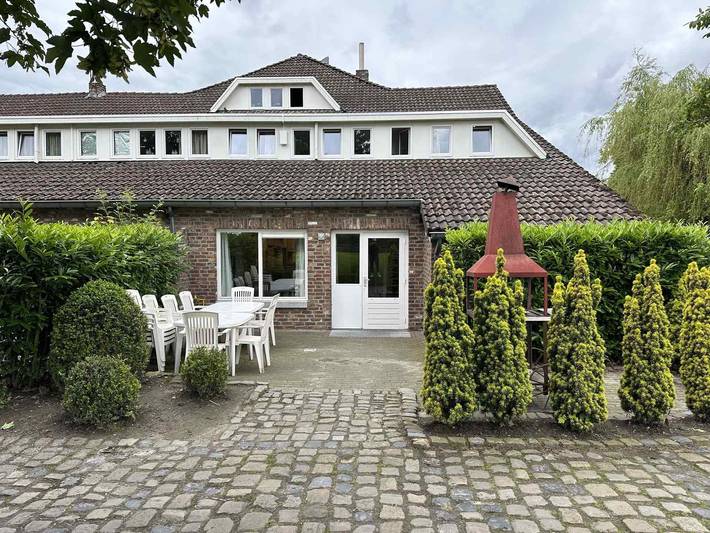 Bungalow voor 12 personen, met terras en tuin in Gulpen
