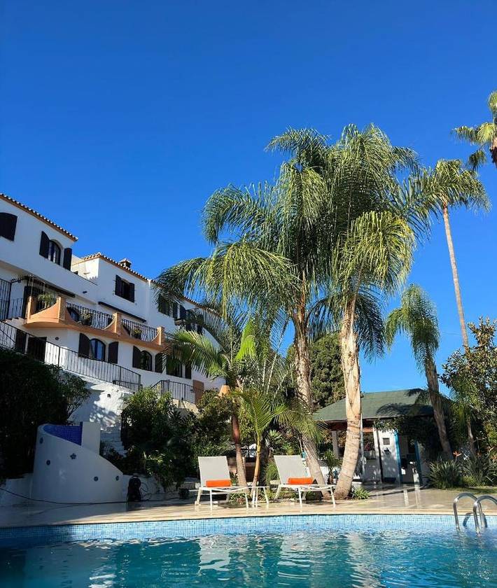 Casa de huéspuedes para 2 personas, con Terraza y Jardín además de Piscina y Vistas en Estepona