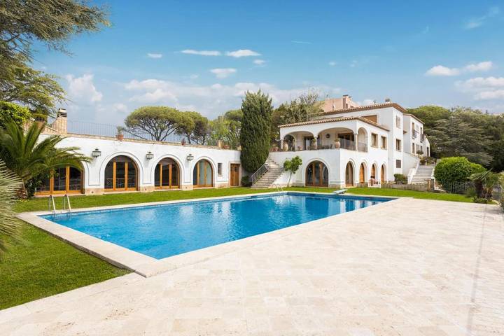 Casa rural para 26 personas, con Balcón y Terraza además de Jardín y Piscina en Sant Feliu de Guíxols