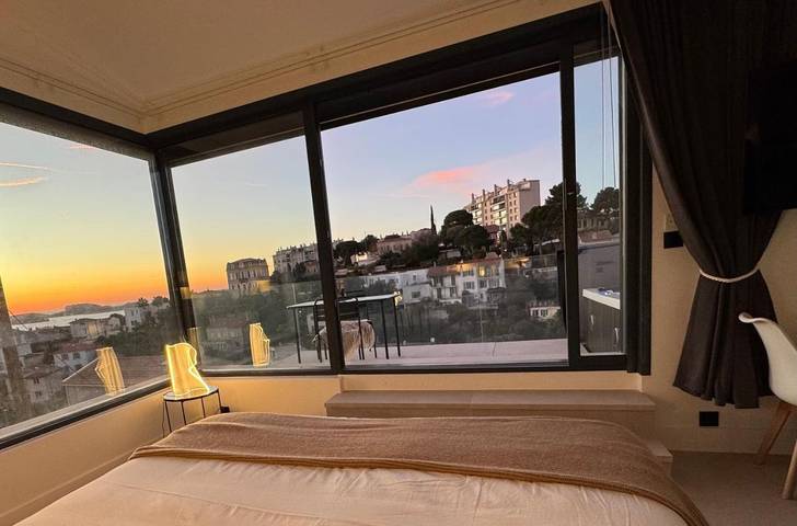 Maison d’hôte pour 2 personnes, avec vue ainsi que piscine et terrasse, animaux acceptés dans Quartier Bompard - 4