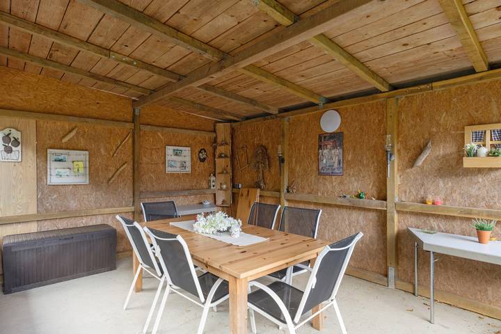 Ganze Wohnung, Ferienwohnung 'Wolf' mit privater Terrasse, Gemeinschaftsgarten und WLAN in Neuruppin, Ruppiner Seenland