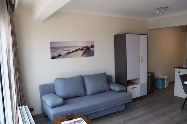 Entire apartment, Nice studio with lateral sea view right at the beach in Koksijde-Bad, Koksijde