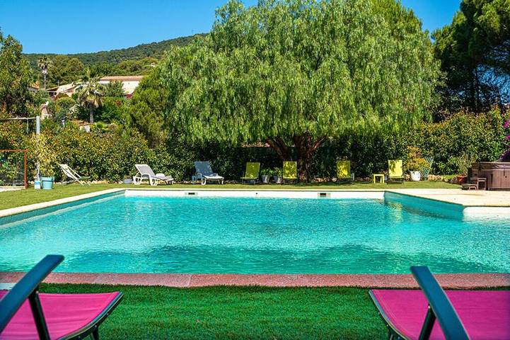 Gîte pour 4 personnes, avec Jacuzzi ainsi que Terrasse et Jardin