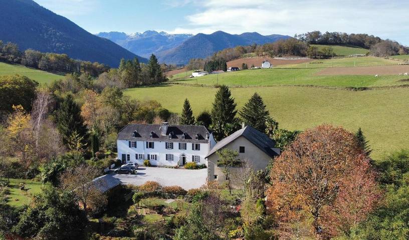 Location de vacances pour 16 personnes, avec Terrasse ainsi que Jardin et Vue à Sainte-Colome