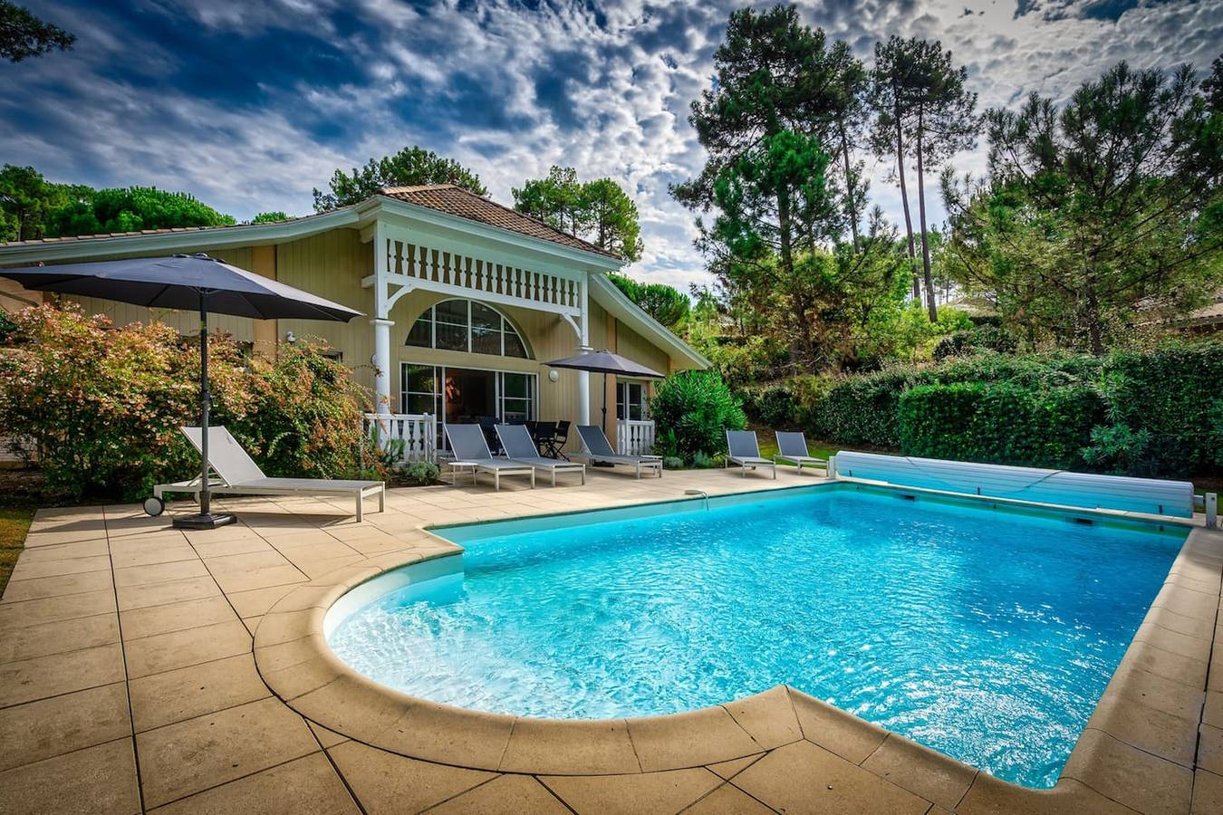 Elegant Villa in Lacanau + Pool in Lac de Lacanau, Lacanau