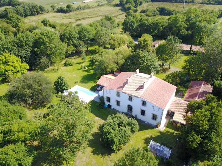 Location de vacances pour 2 personnes, avec Terrasse et Jardin ainsi que Piscine et Vue à Soullans - 4